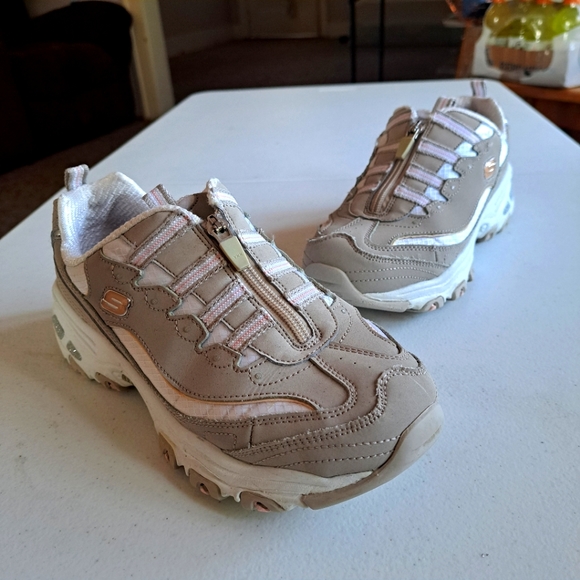 Skechers Shoes - Skechers D'Lites Zip Along Sneakers